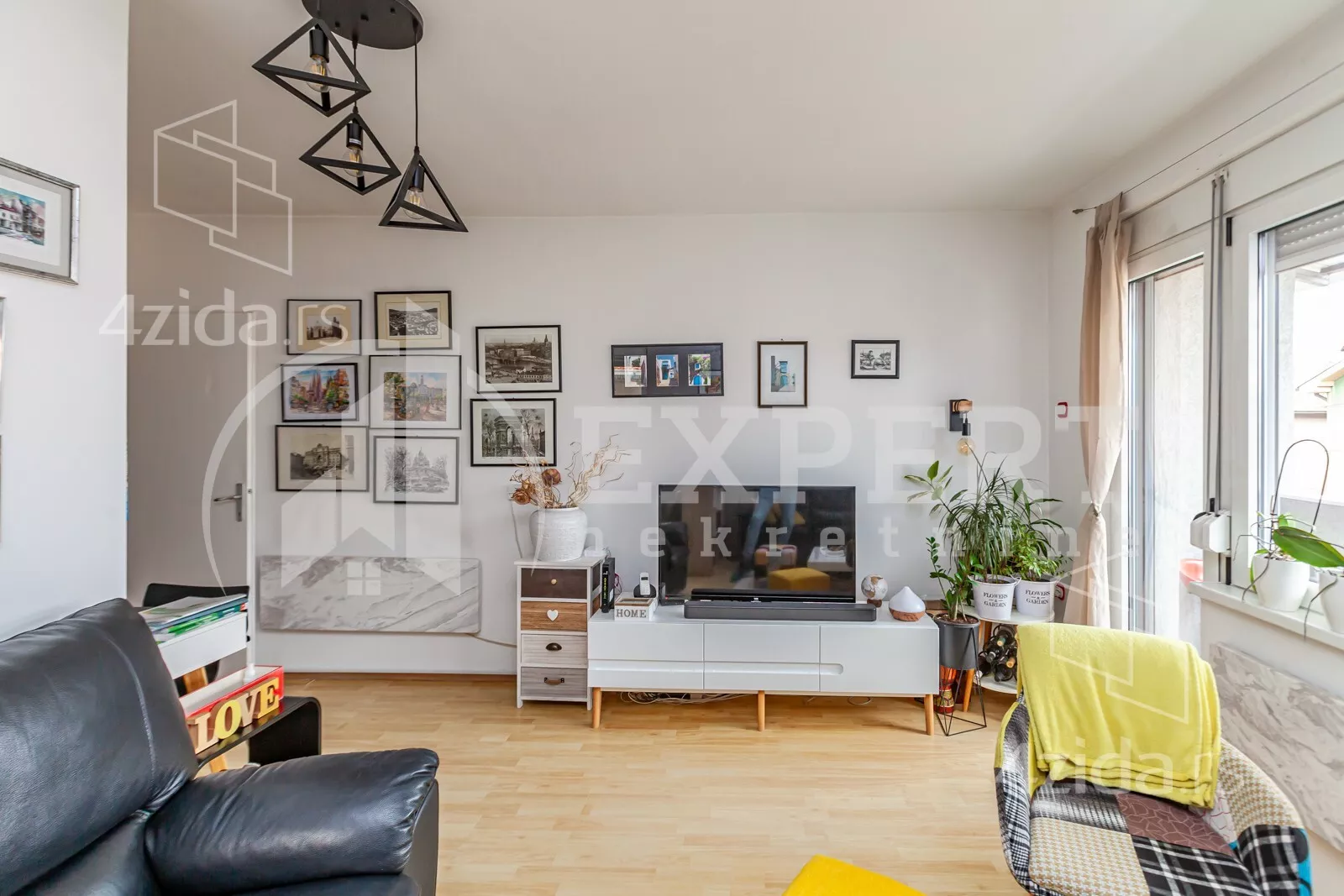 Troiposoban stan | 4zida