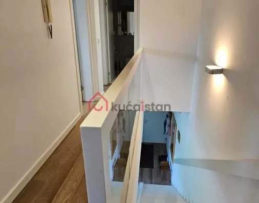 Četvoroiposoban stan | 4zida