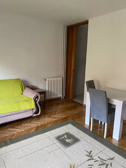 Radnička 36 | 4zida.rs