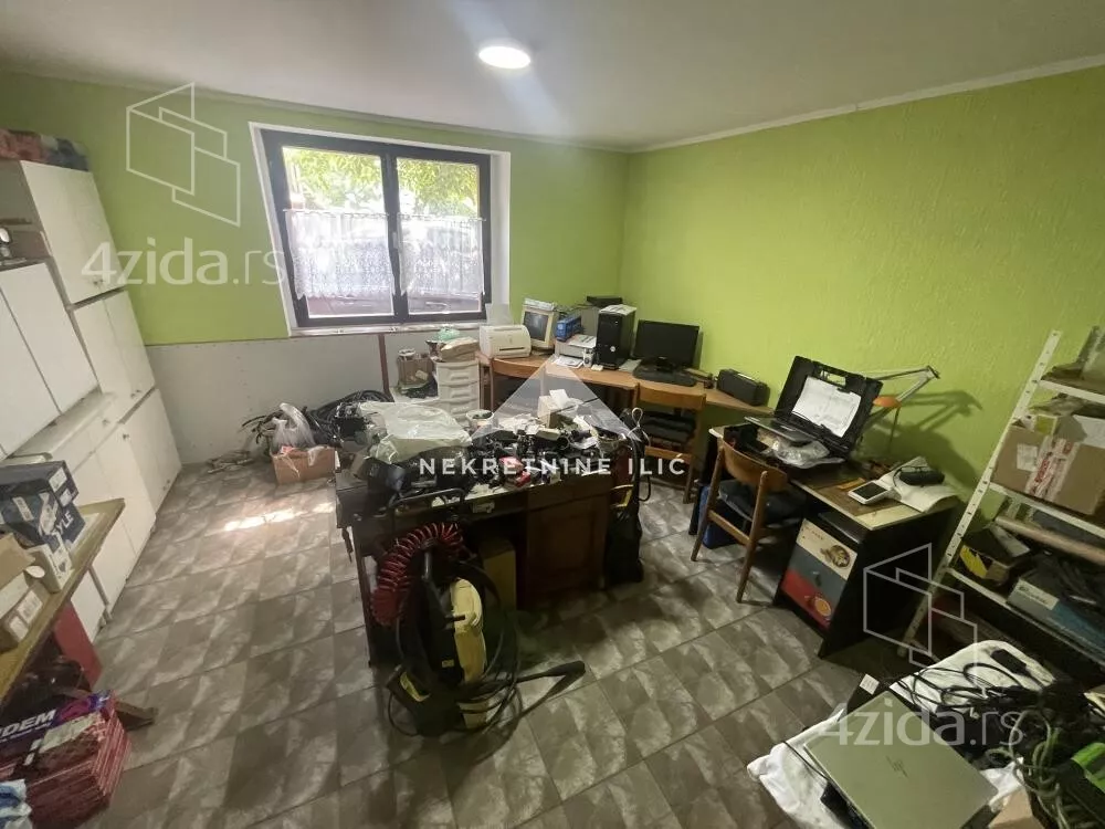 Poslovna zgrada | 4zida