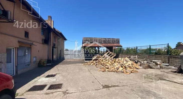 Poslovna zgrada | 4zida