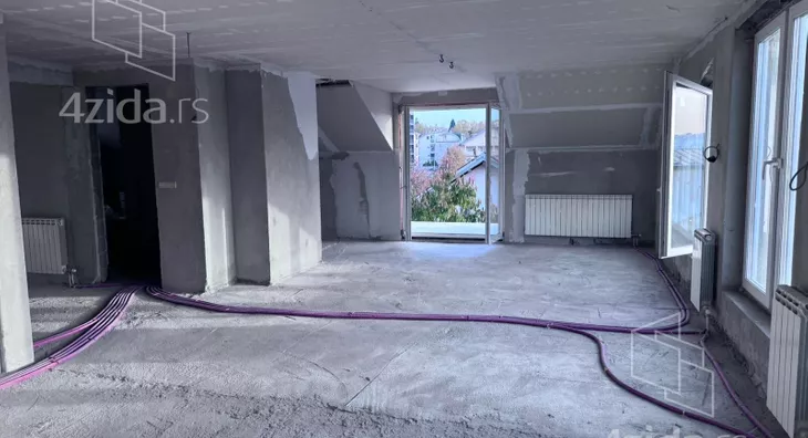 Troiposoban stan | 4zida