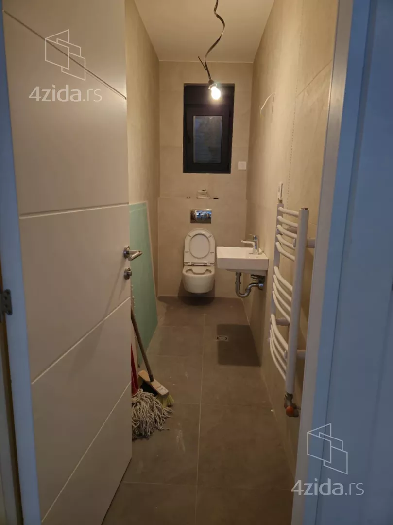 Šestosoban stan | 4zida