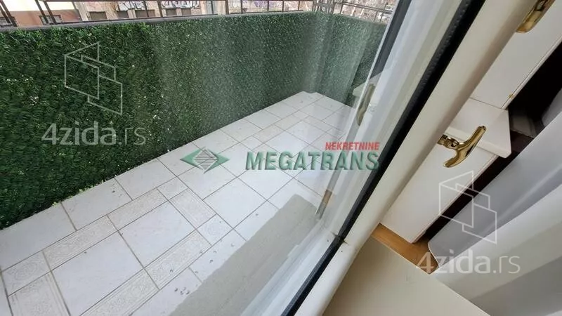 Šestosoban stan | 4zida