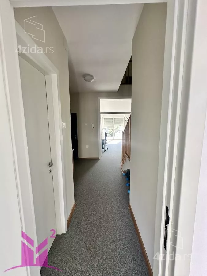 Šestosoban stan | 4zida