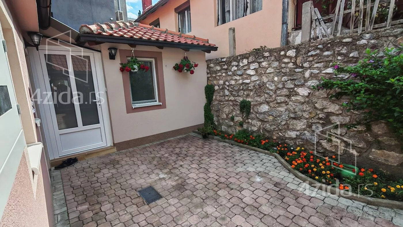 Četvoroiposoban stan | 4zida
