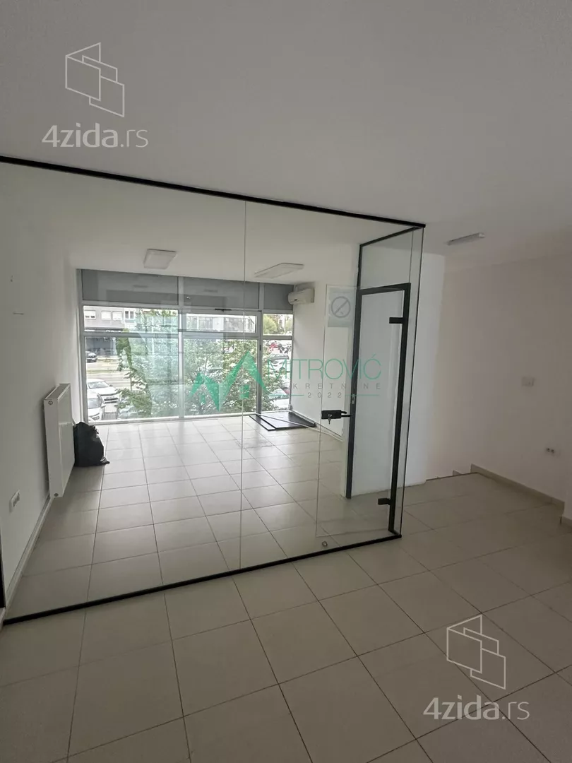Lokal za izdavanje, Бульвар Европы, 1.100€, 95m² — фото