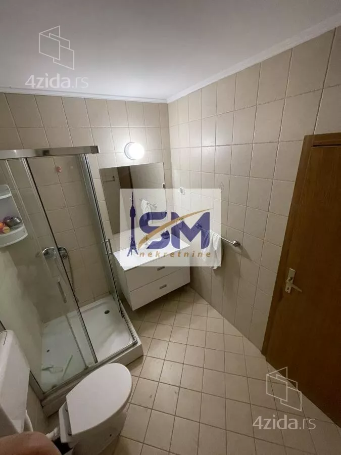 Šestosoban stan | 4zida