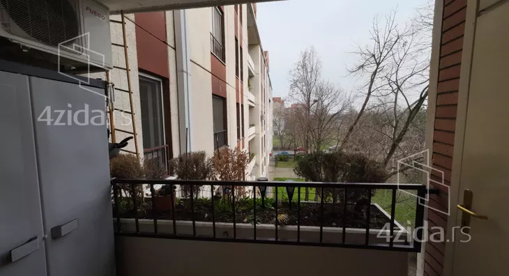 Četvoroiposoban stan | 4zida