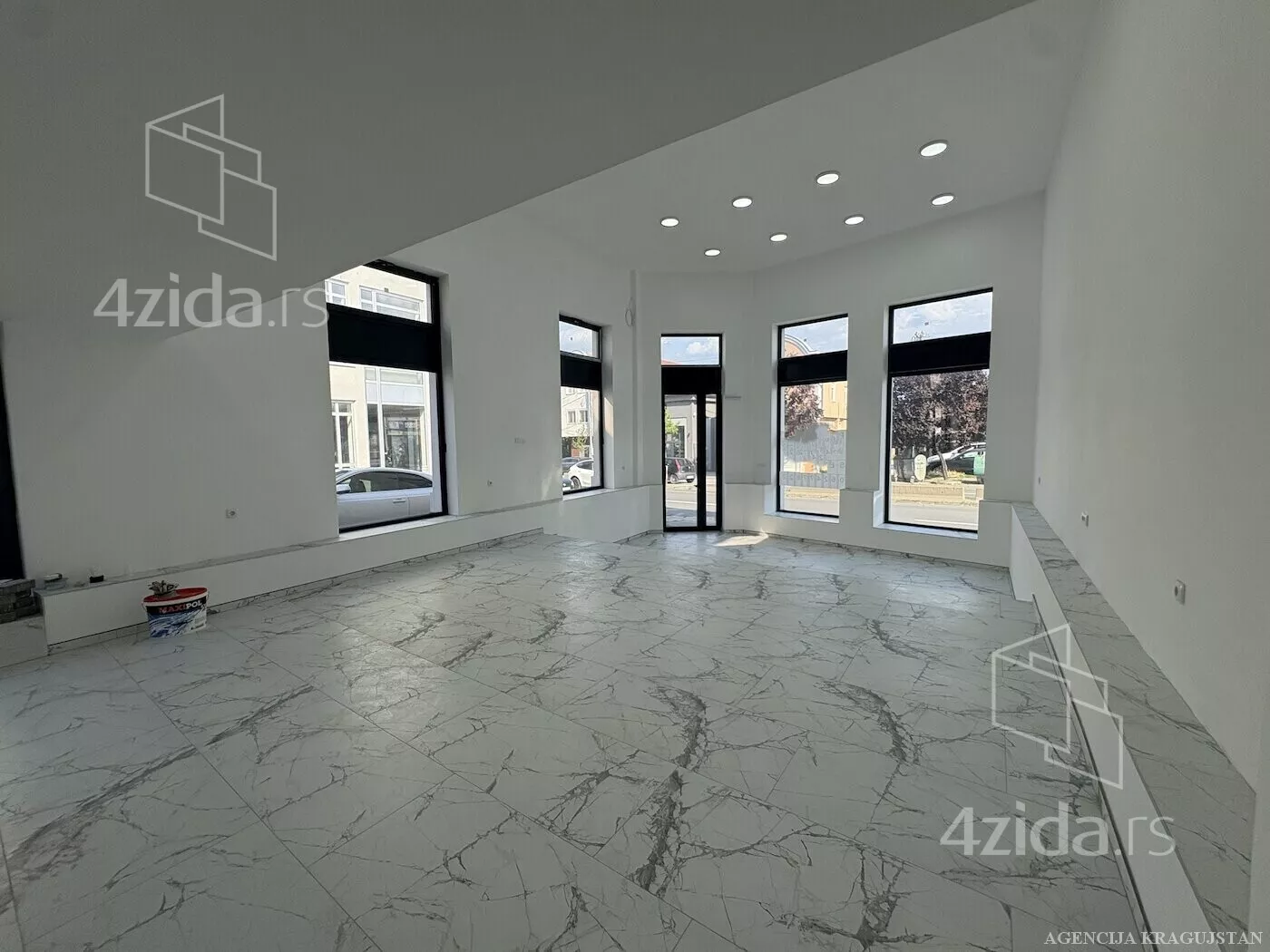 Lokal | 4zida