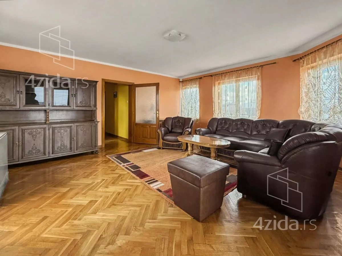 Troiposoban stan | 4zida