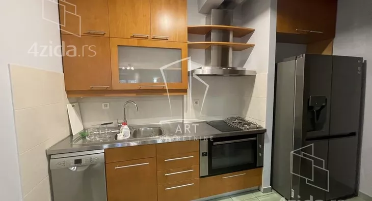 Četvoroiposoban stan | 4zida