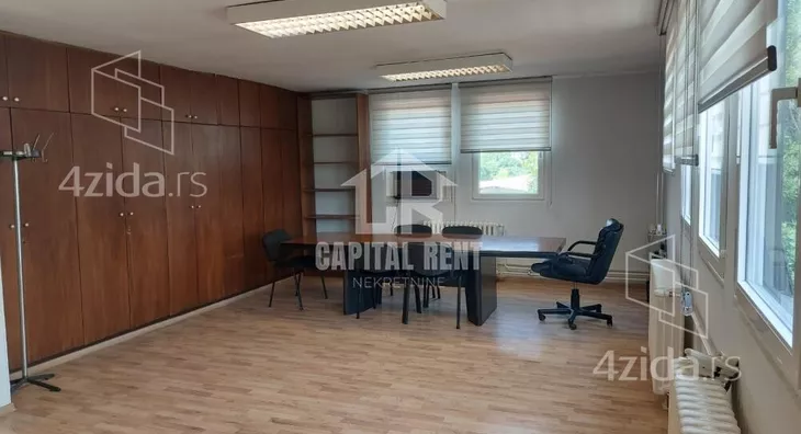 Poslovna zgrada | 4zida