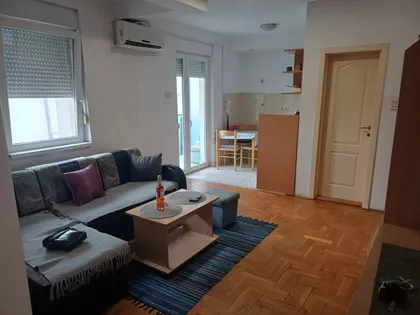 Vuka Karadžića 1 | 4zida.rs