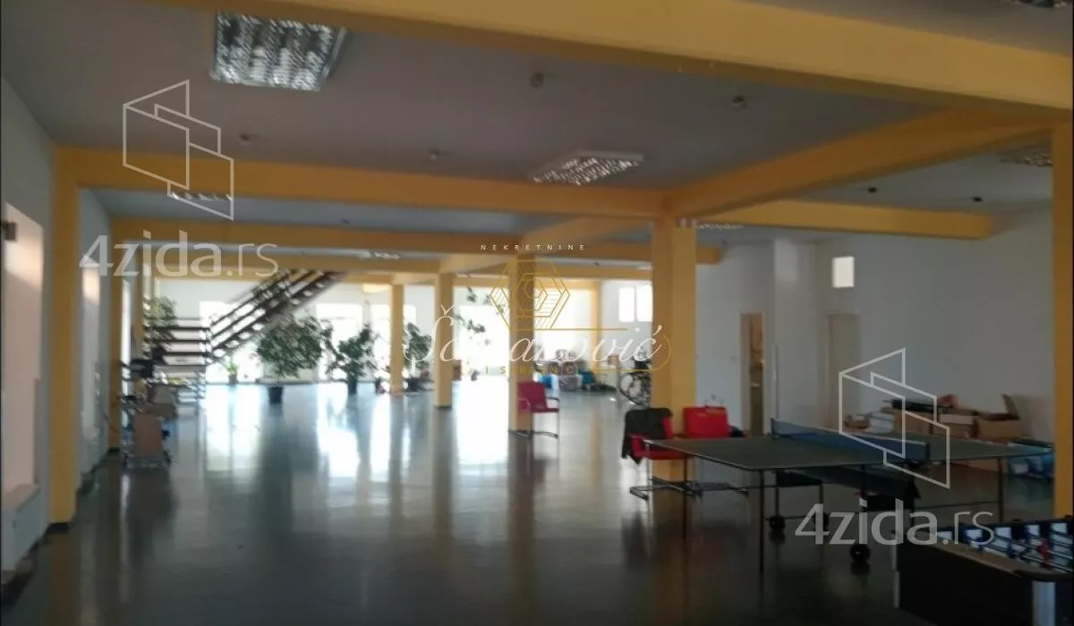 Poslovna zgrada | 4zida