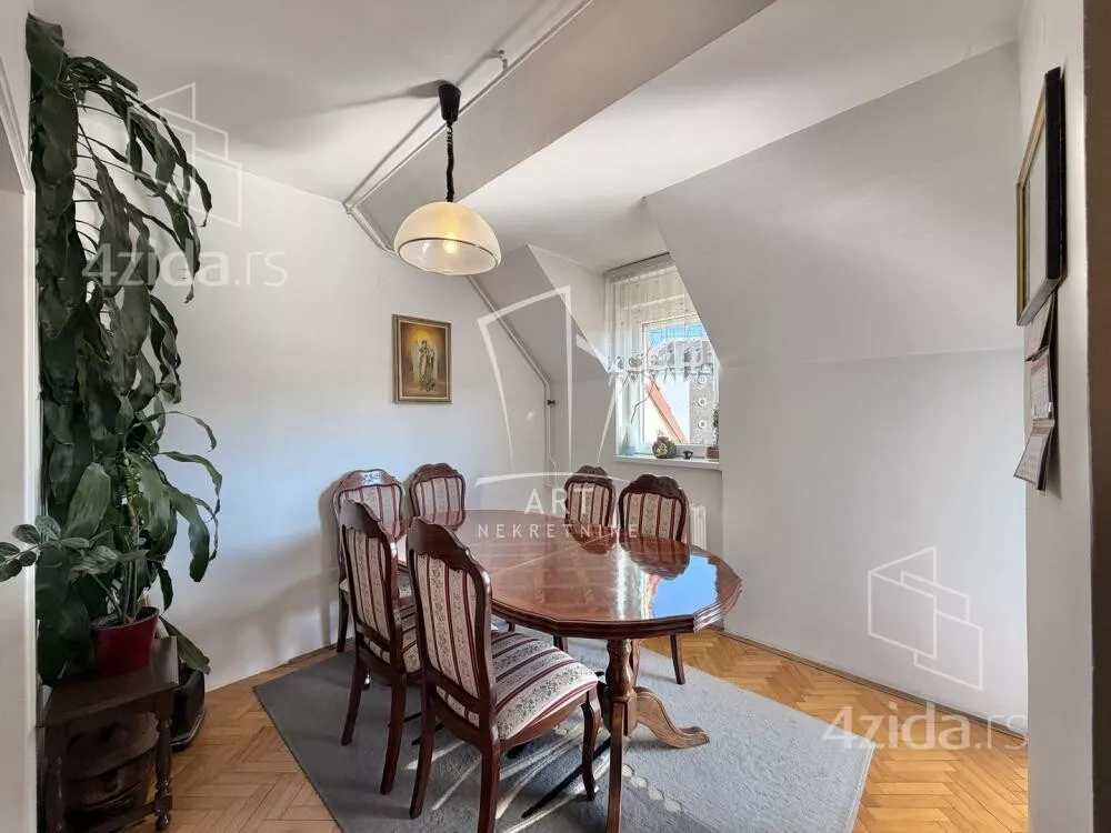 Troiposoban stan | 4zida