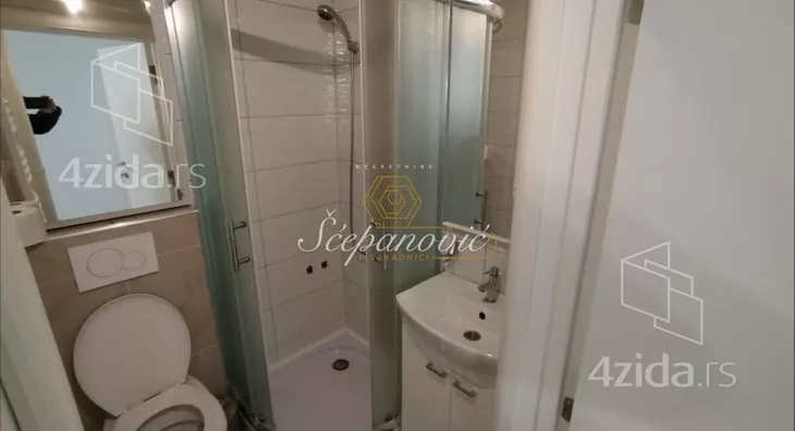 Šestosoban stan | 4zida