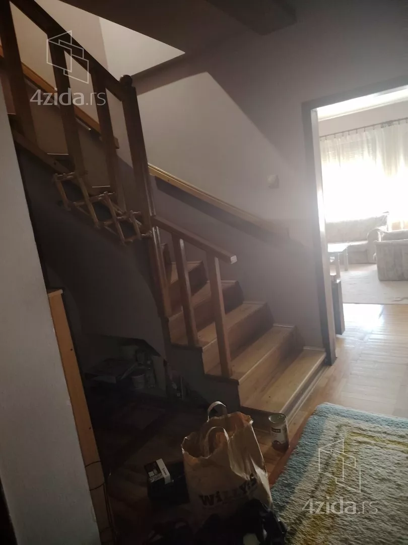 Četvoroiposoban stan | 4zida
