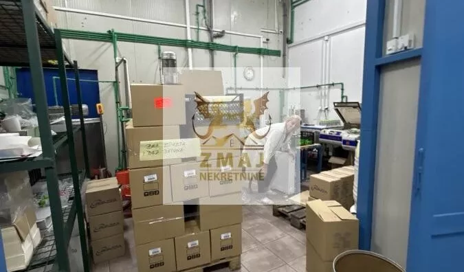 Poslovna zgrada | 4zida