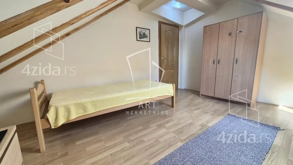 Četvoroiposoban stan | 4zida