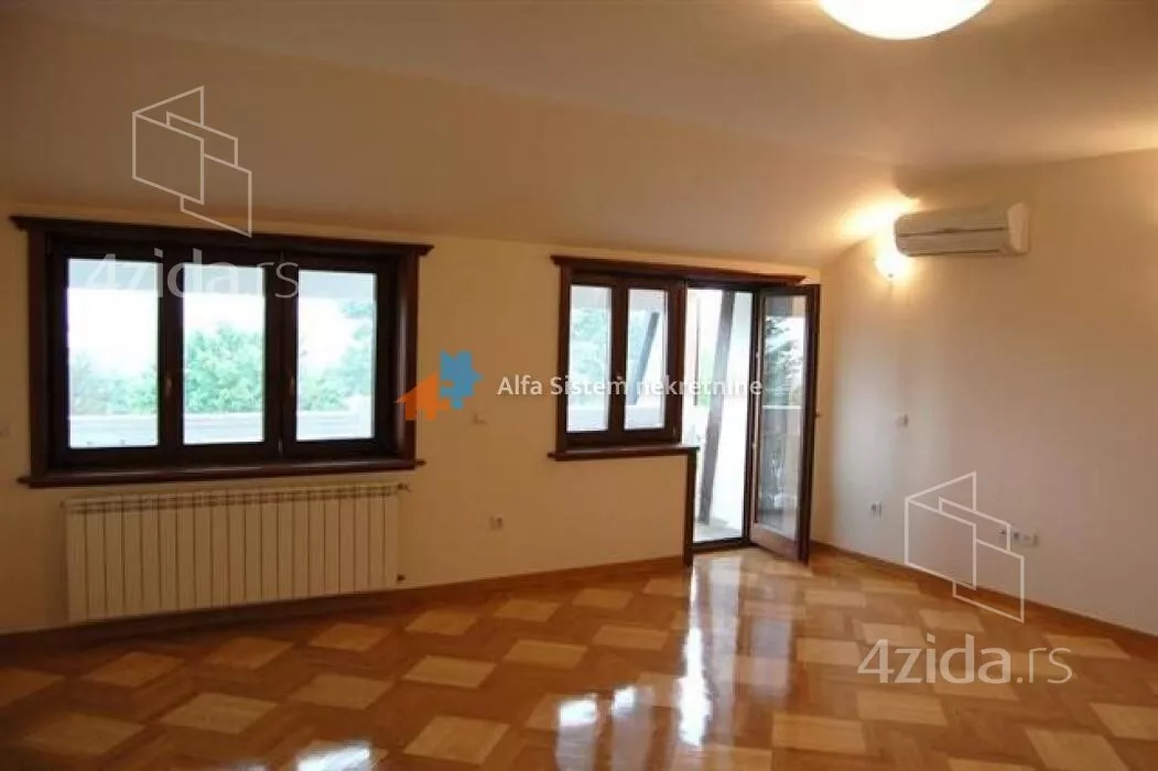 Šestosoban stan | 4zida