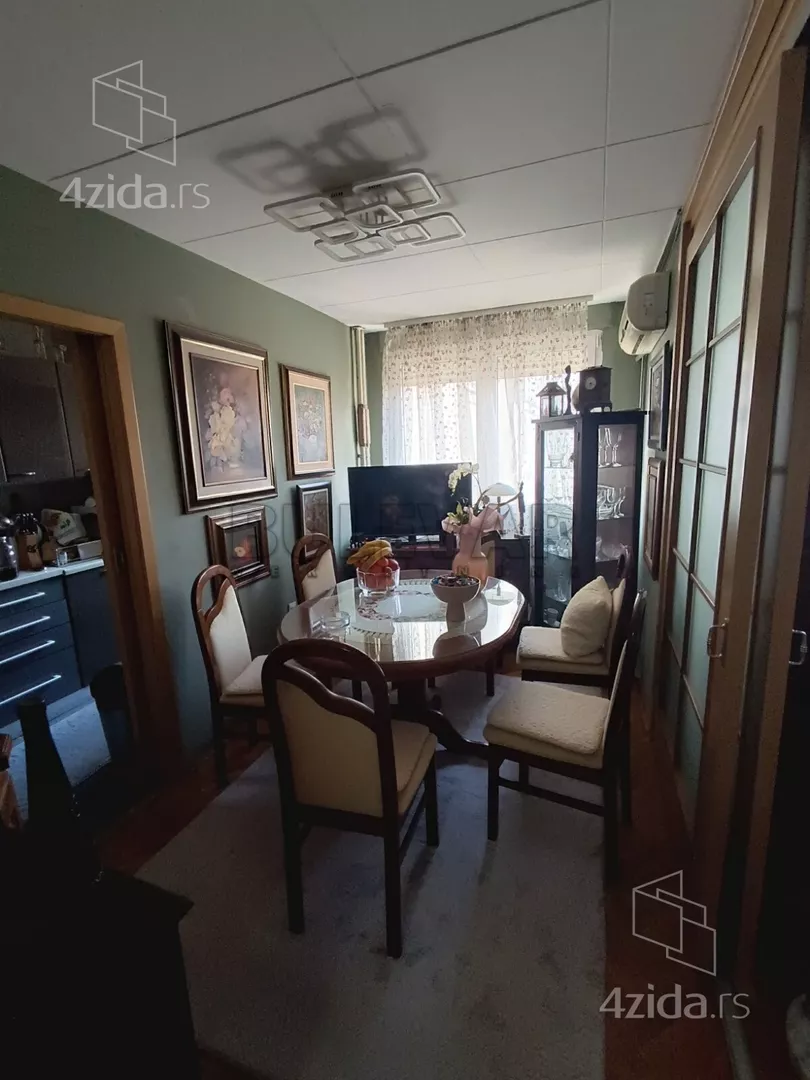 Troiposoban stan | 4zida