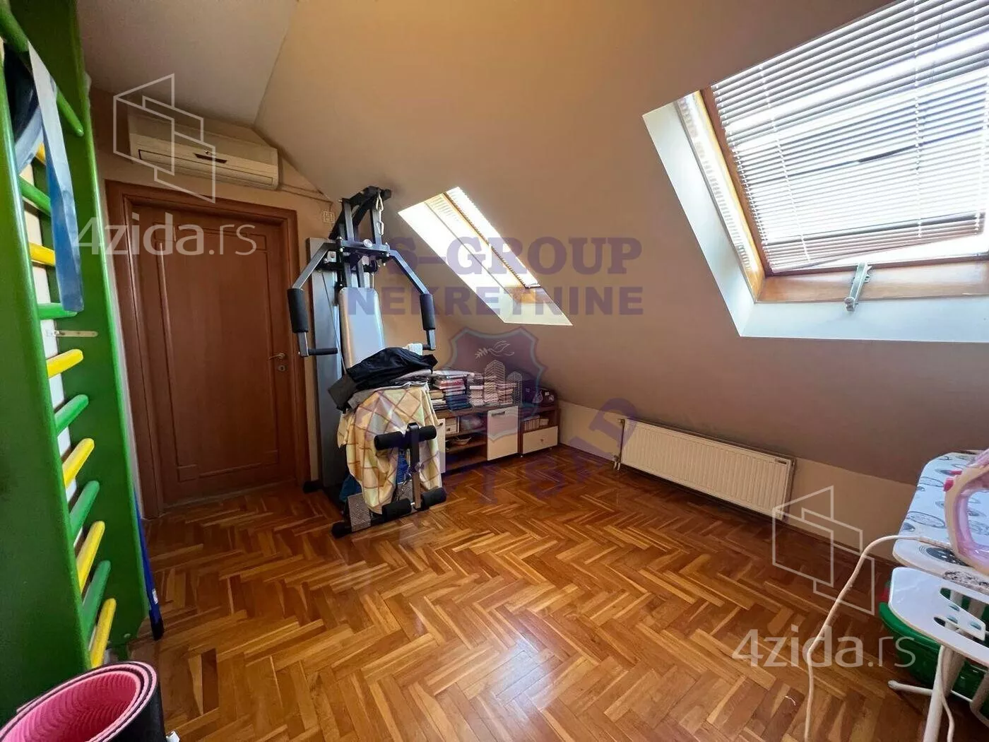 Četvoroiposoban stan | 4zida