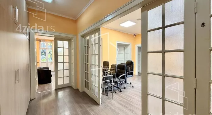 Četvoroiposoban stan | 4zida