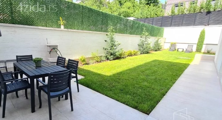 Šestosoban stan | 4zida