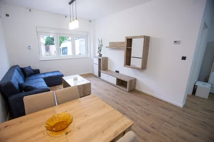 Avrama Mrazovića 13a | 4zida.rs