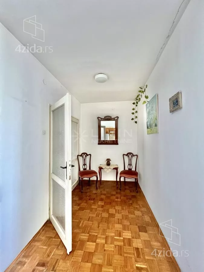 Šestosoban stan | 4zida