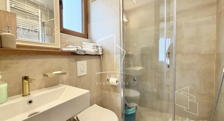 Petosoban stan | 4zida