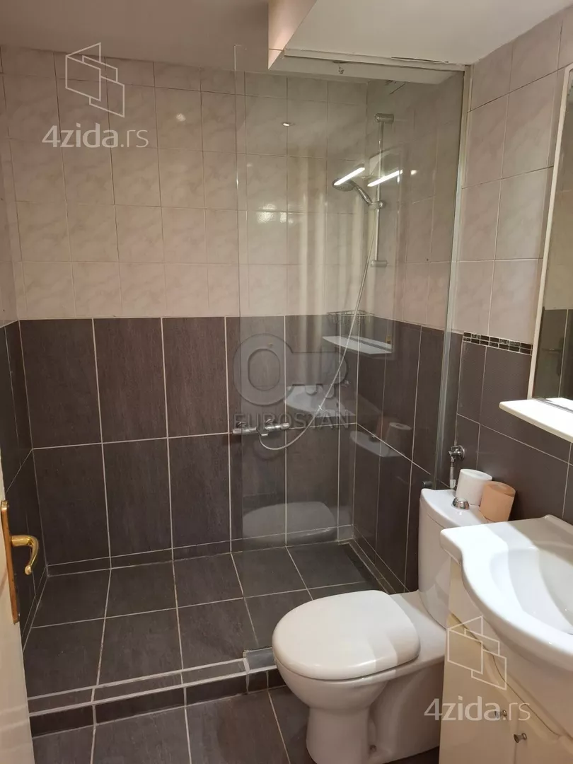 Četvoroiposoban stan | 4zida