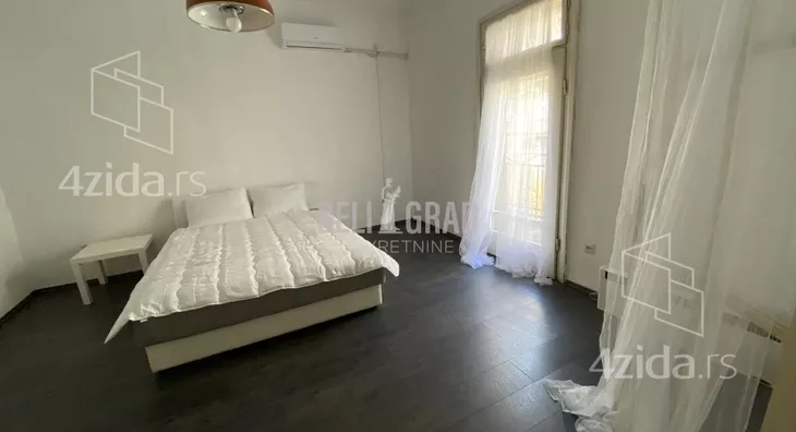 Šestosoban stan | 4zida