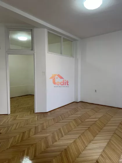 Crveni Pevac | 4zida.rs