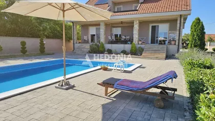 Vase Čarapića | 4zida.rs