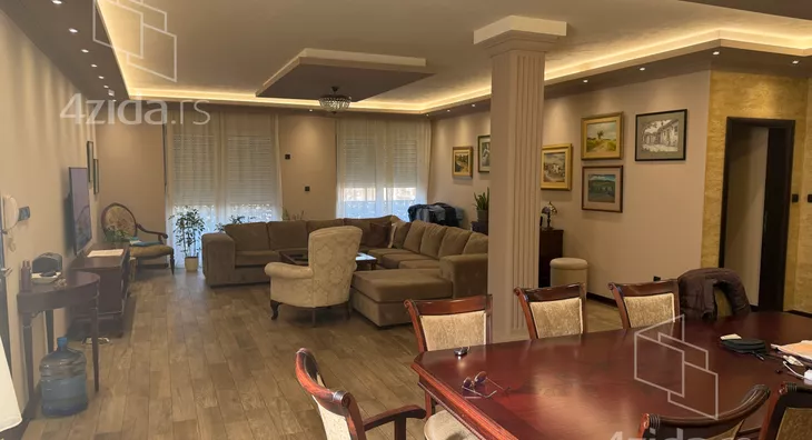 Petosoban stan | 4zida