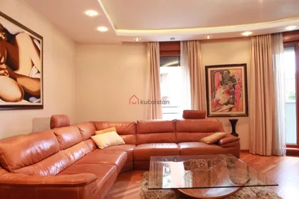 Vukov Spomenik | 4zida.rs