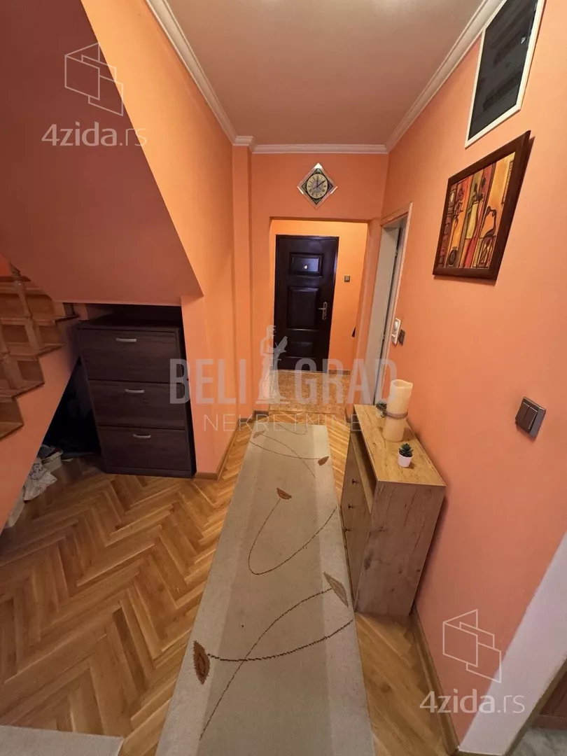 Petosoban stan | 4zida