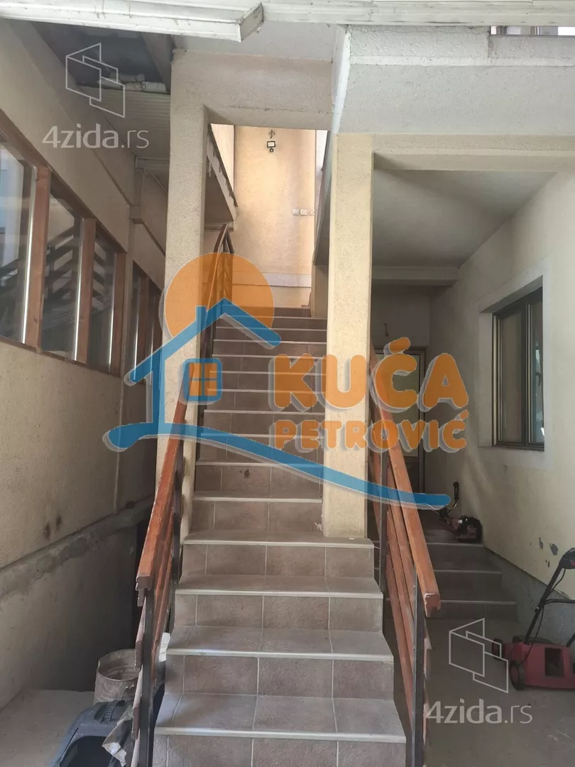 Lokal | 4zida
