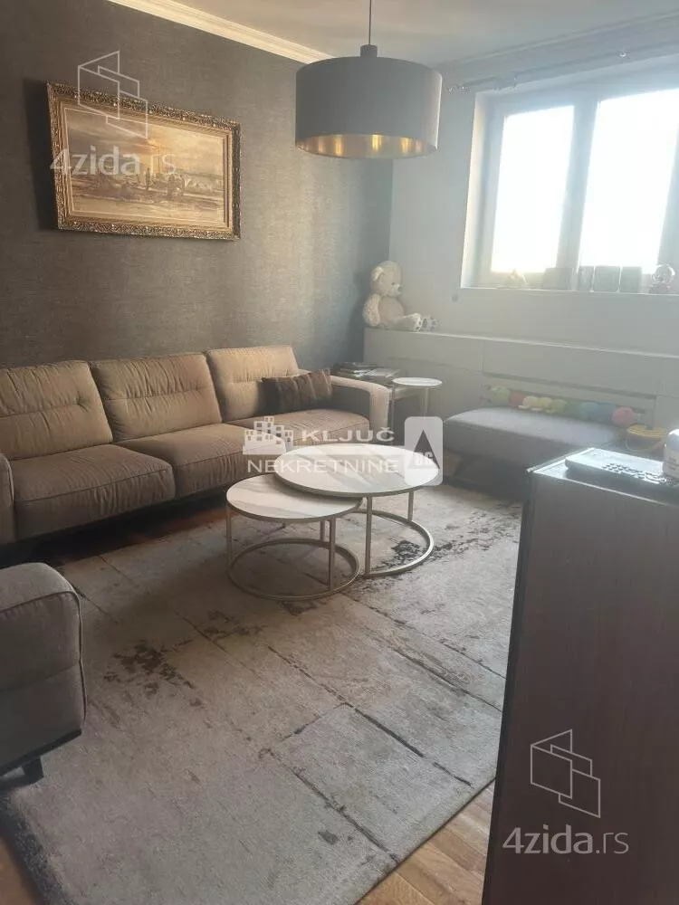 Četvoroiposoban stan | 4zida