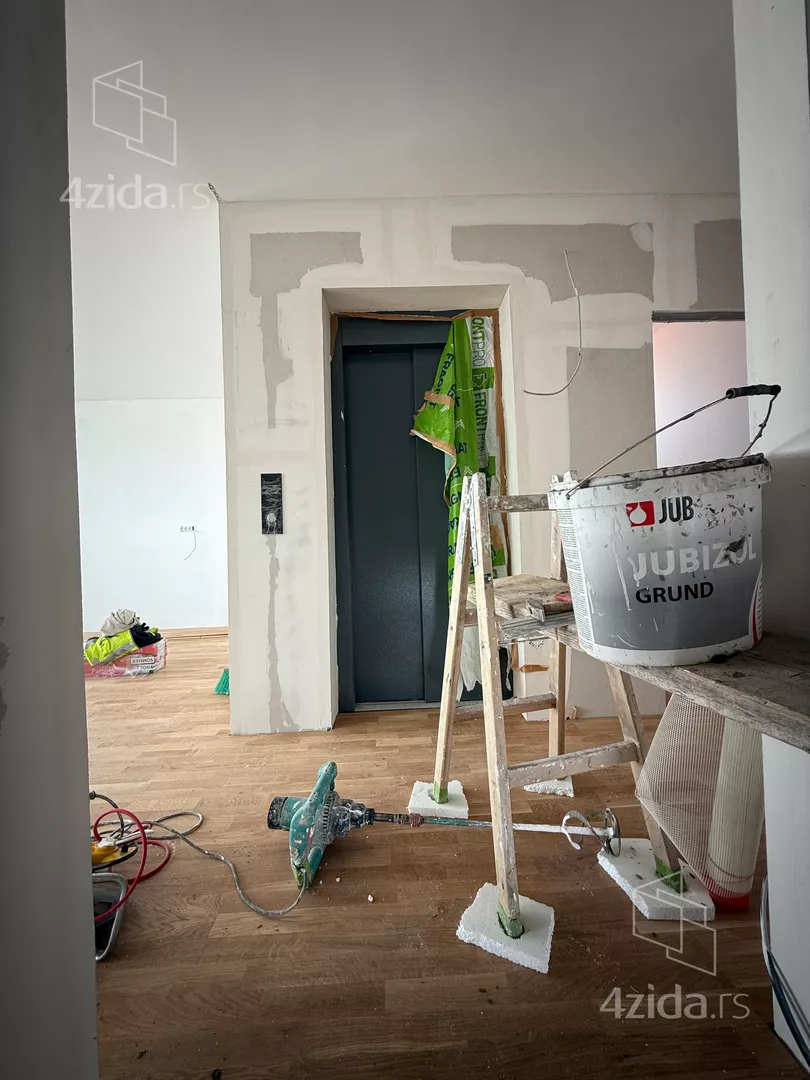 Šestosoban stan | 4zida