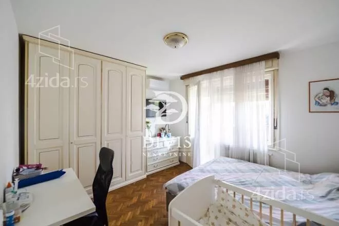 Četvoroiposoban stan | 4zida