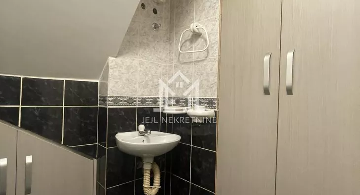 Šestosoban stan | 4zida