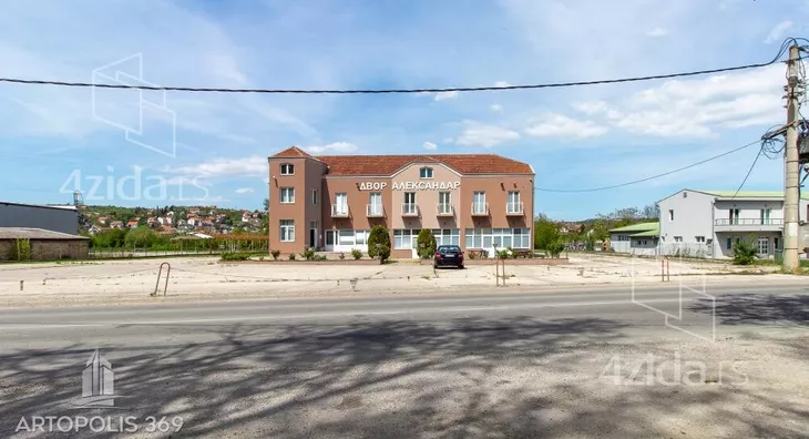 Poslovna zgrada | 4zida