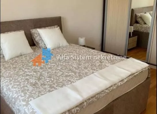 Četvoroiposoban stan | 4zida
