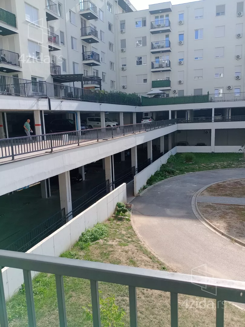 Parking | 4zida