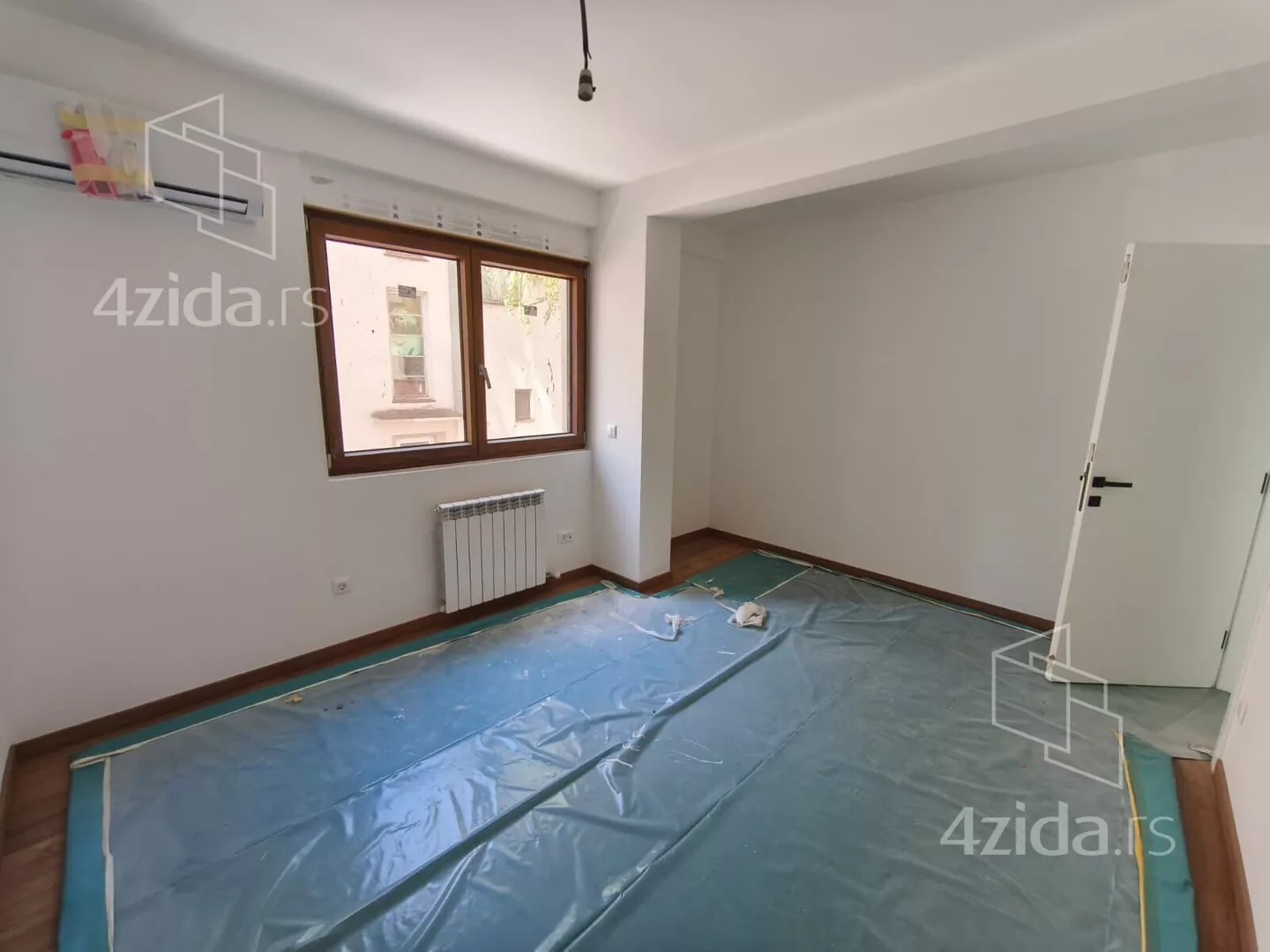 Sedmosoban stan | 4zida