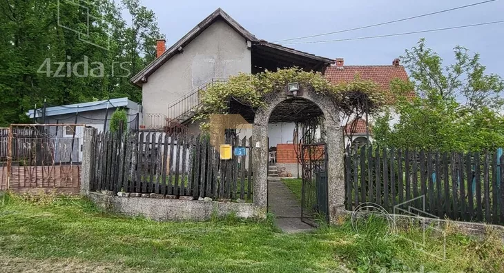 Plac | 4zida