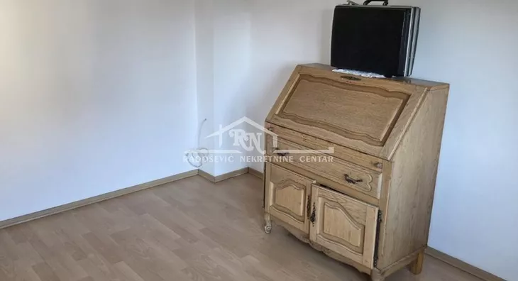 Petoiposoban stan | 4zida